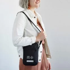 Poncho Pluie Urbain THE PEOPLE'S PONCHO 3.0 Noir 11 Poncho Pluie Urbain THE PEOPLE'S PONCHO 3.0 Noir -Onemile Soldes poncho pluie urbain the people s poncho 30 noir 4