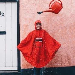 Poncho Pluie Urbain THE PEOPLE'S PONCHO 3.0 Rouge -Onemile Soldes poncho pluie urbain the people s poncho 30 rouge 3