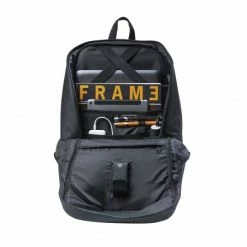 Sac à Dos Vélo à LED BASIL B-Safe NordLight -Onemile Soldes sac a dos velo a led basil nordlight 6